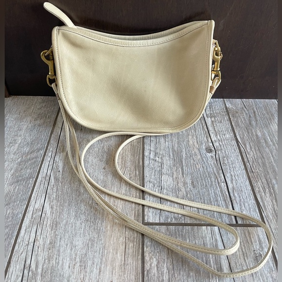 Vintage Coach Swinger Crossbody - Picture 2 of 7